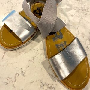 CLEARING OUT MY CLOSET! SOREL leather sandals. Size 8.
